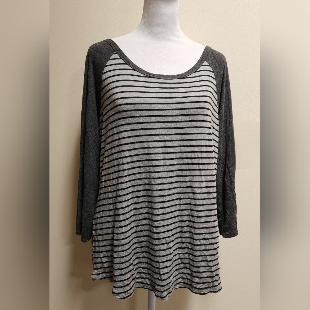 Raglan Style 3/4 Sleeve Baseball Tee Women's Size Large